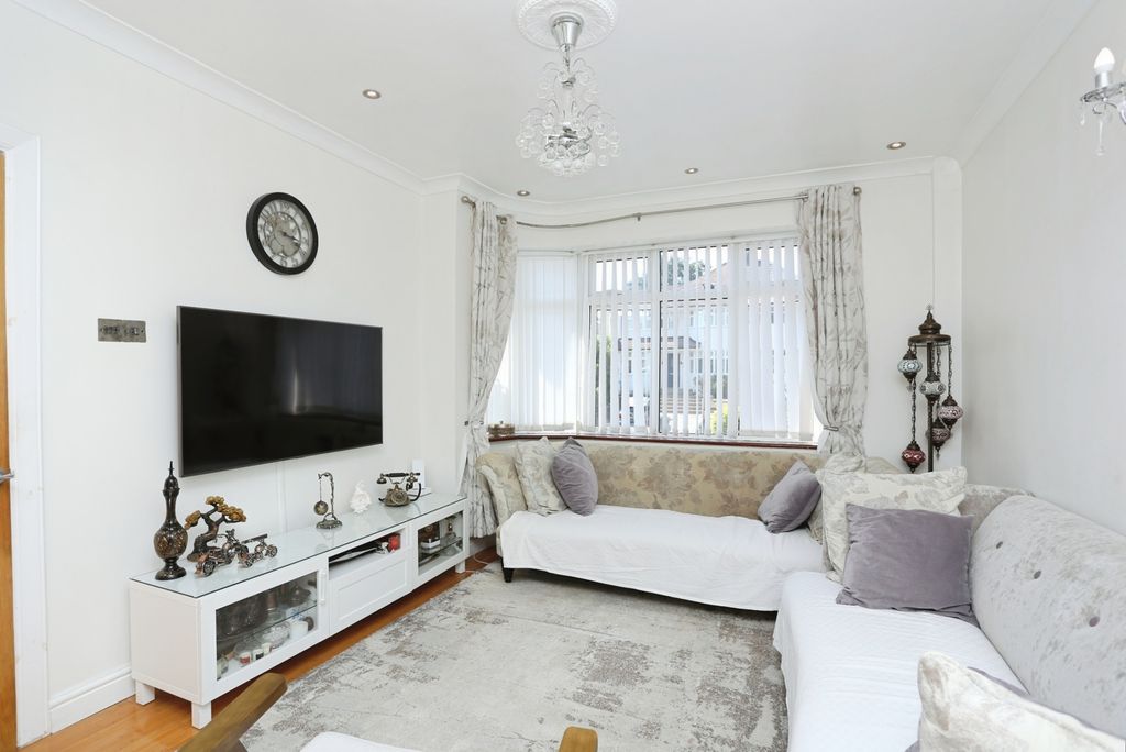 Property photo 2 of 16 Photo