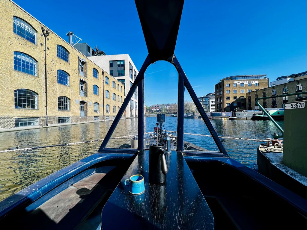 Property photo 1 of 13 Seating Area In The Bow, Morning Sun.