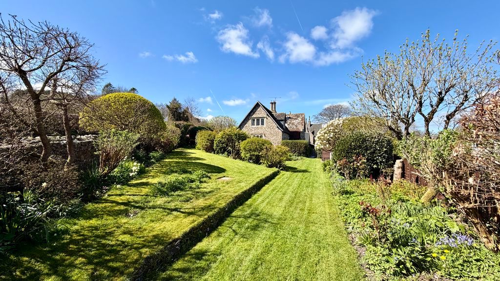 Property photo 1 of 25 Side Aspect &amp; Garden