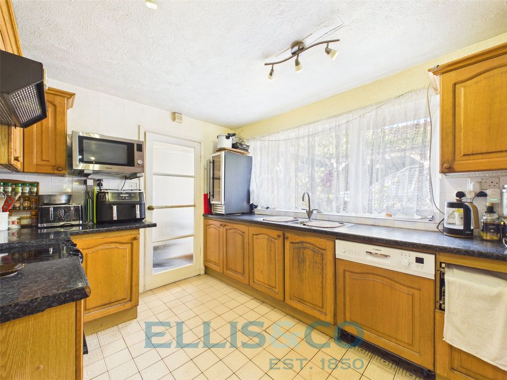 Property photo 2 of 16 Picture No. 31