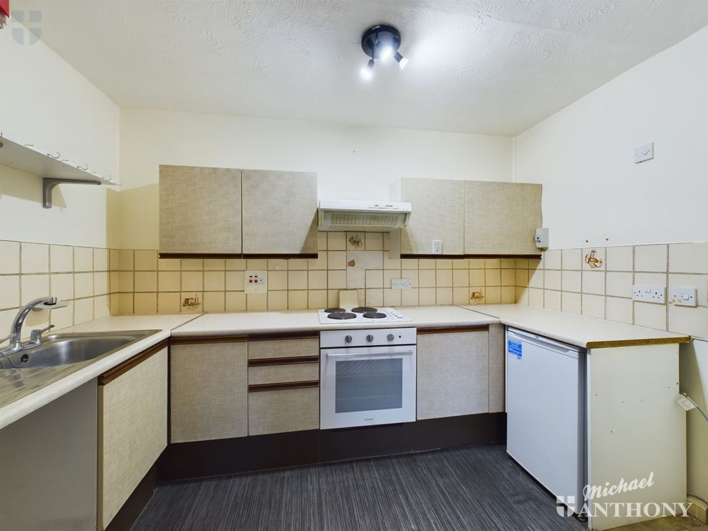 Property photo 3 of 8 Cam03852G0-Pr0080-Still004