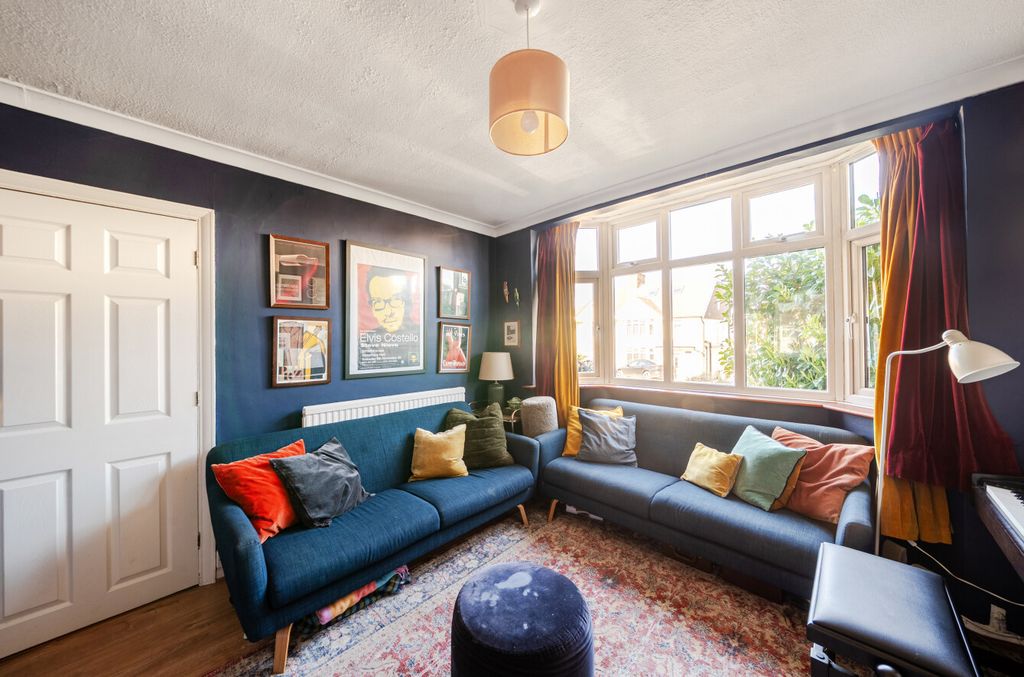 Property photo 3 of 19 Sitting Room