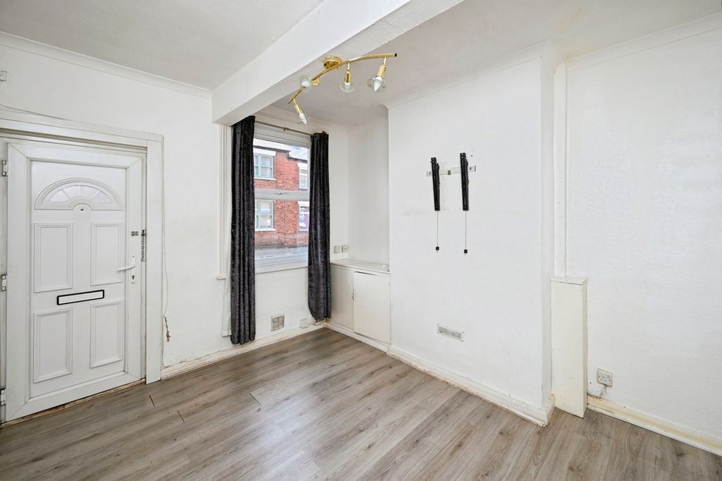 Property photo 2 of 12 Pbox-Img.Jpg