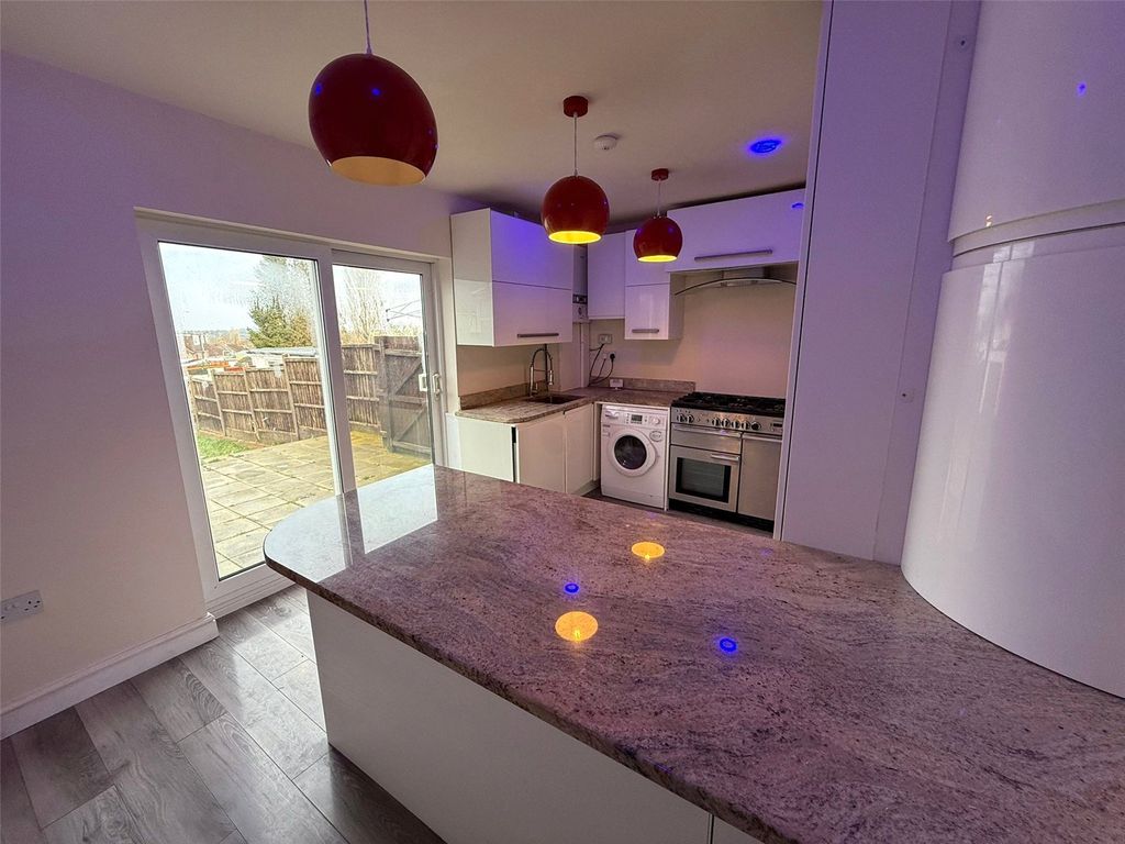 Property photo 3 of 14 Picture No. 11