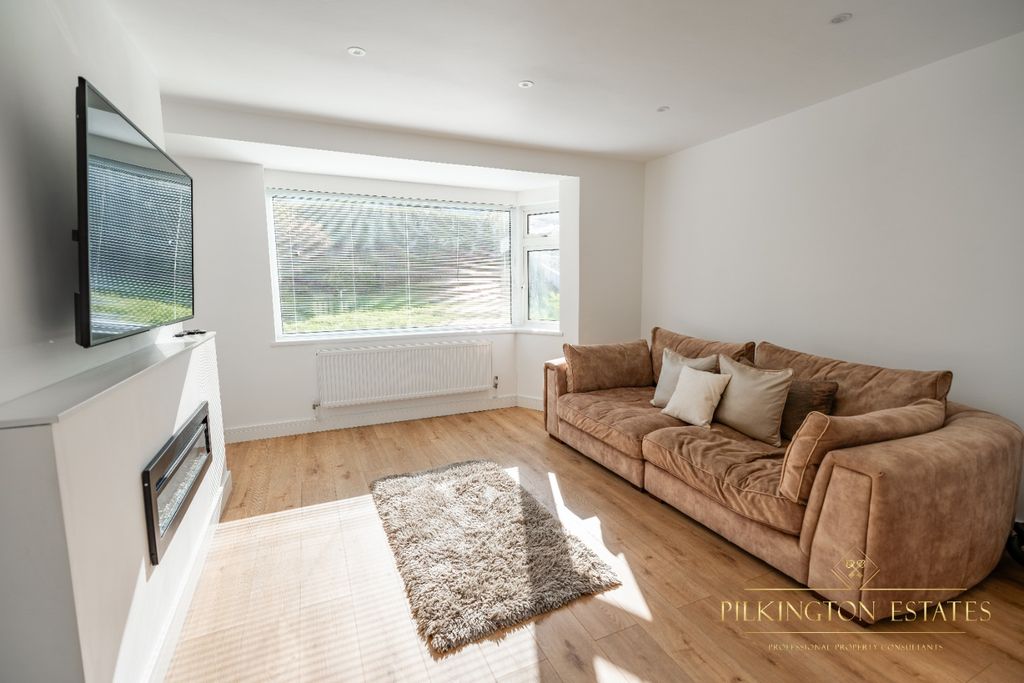 Property photo 2 of 14 4528443