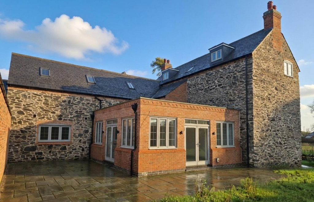 Property photo 2 of 26 Picture No. 80