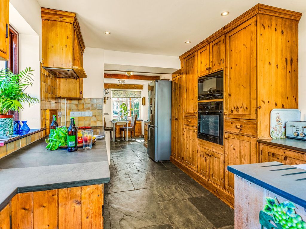 Property photo 2 of 11