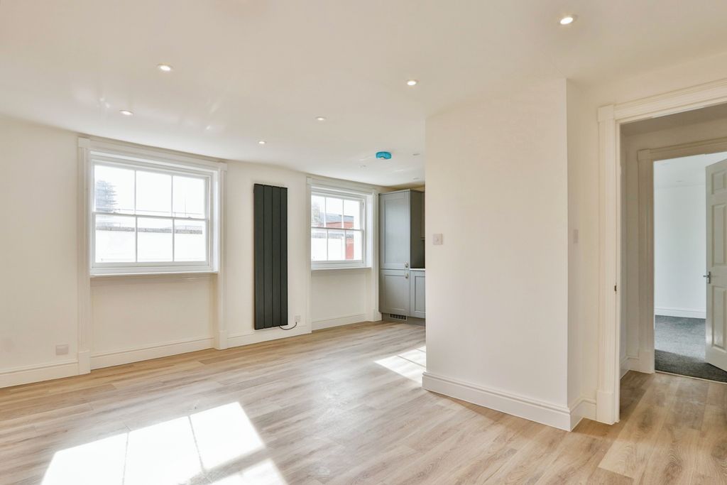 Property photo 3 of 17 Photography