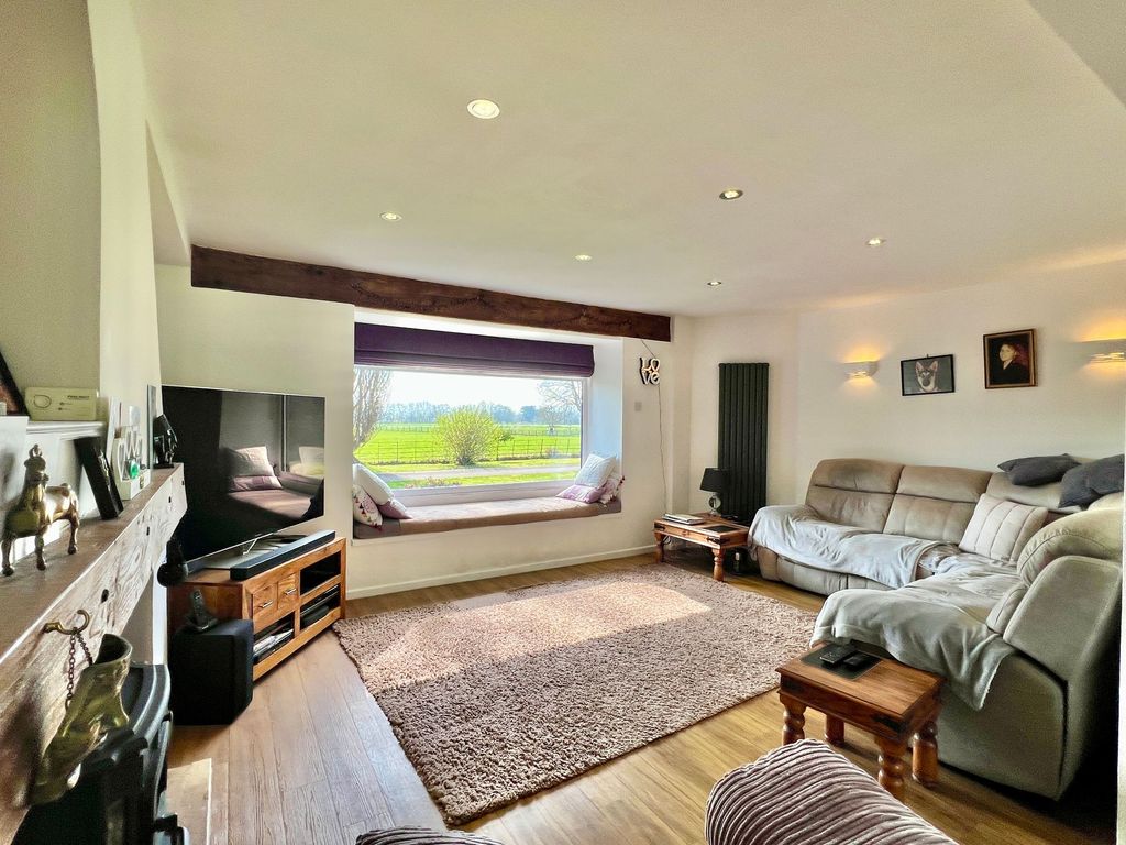 Property photo 2 of 33 Living Room