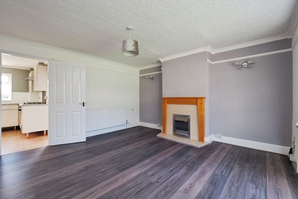 Property photo 2 of 18 Lounge