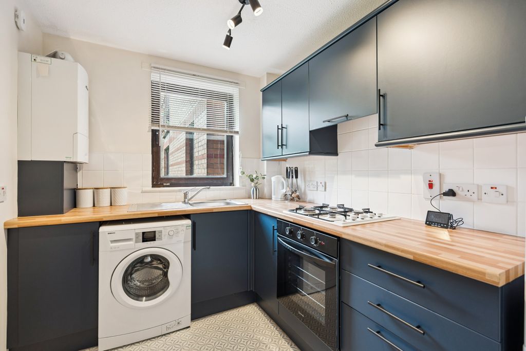 Additional image 5 of 2 bed flat to rentAbbey Mill, Stirling, Stirlingshire FK8