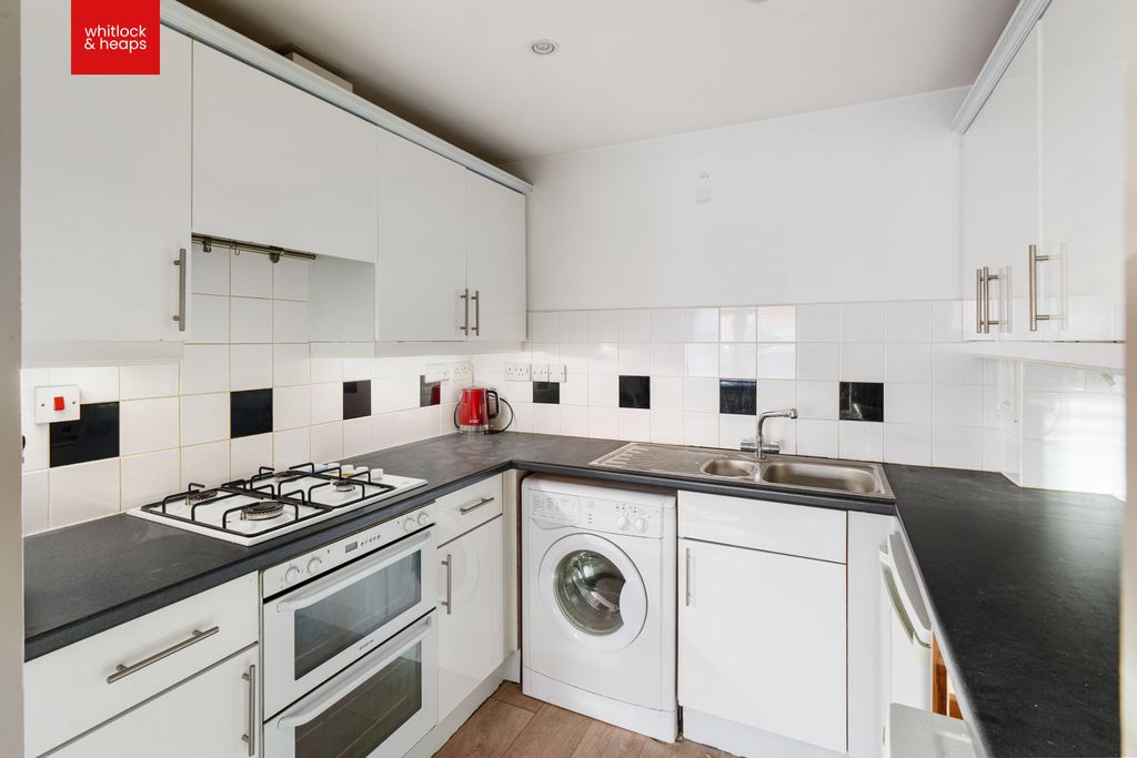 Property photo 3 of 9 Kit