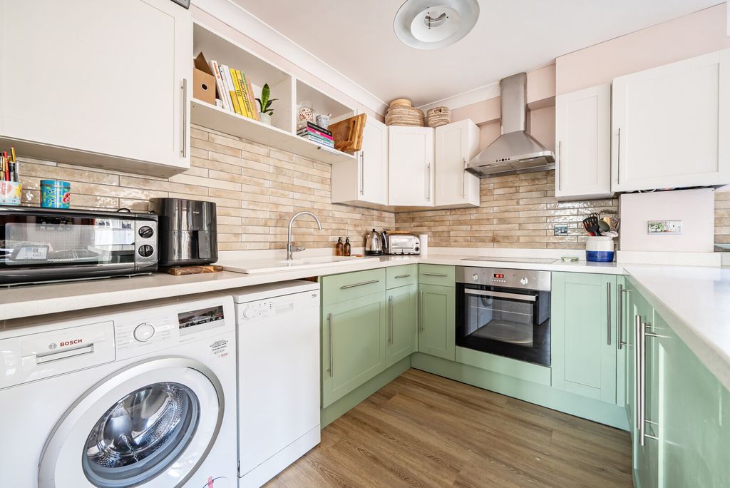 Property photo 2 of 11 1416922-10-69988A...