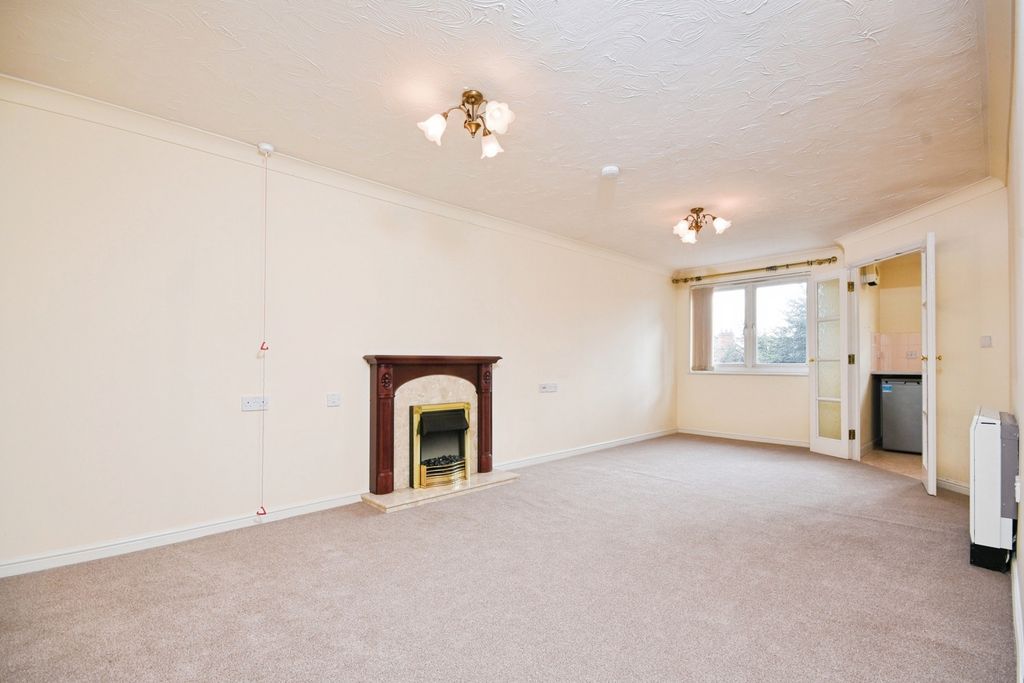 Property photo 1 of 12 Living Room