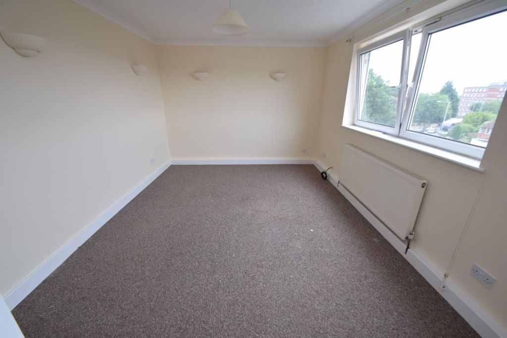 Property photo 3 of 8 12 Eversfield Lounge.Jpg
