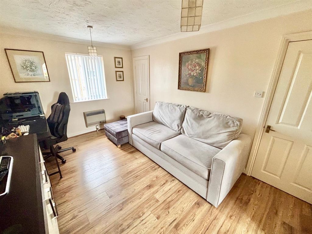 Property photo 3 of 9 2.Jpg