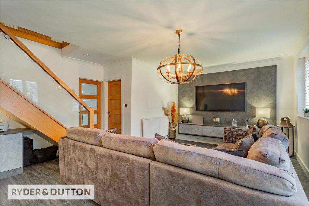 Property photo 3 of 25 Lounge