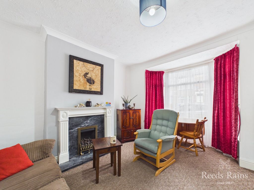 Property photo 2 of 12 Sitting Room