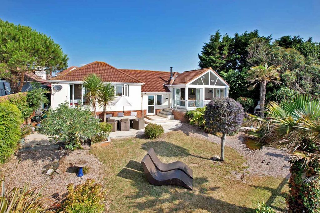 Property photo 2 of 33