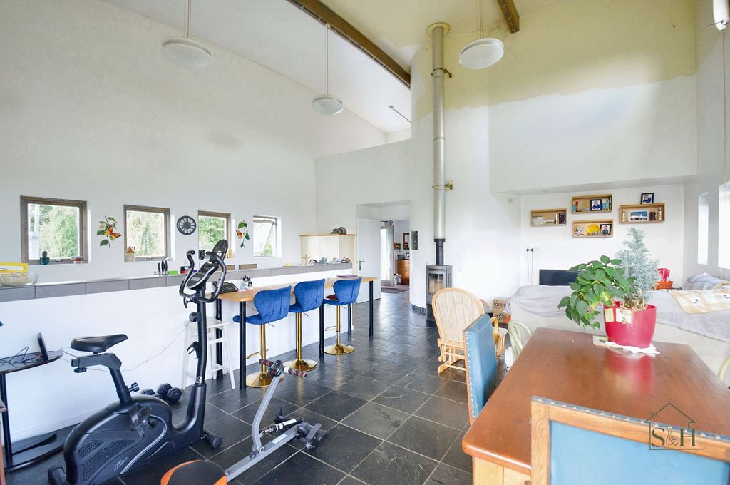 Property photo 3 of 10
