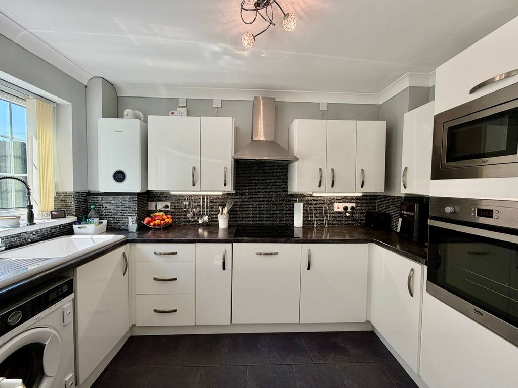 Property photo 2 of 46