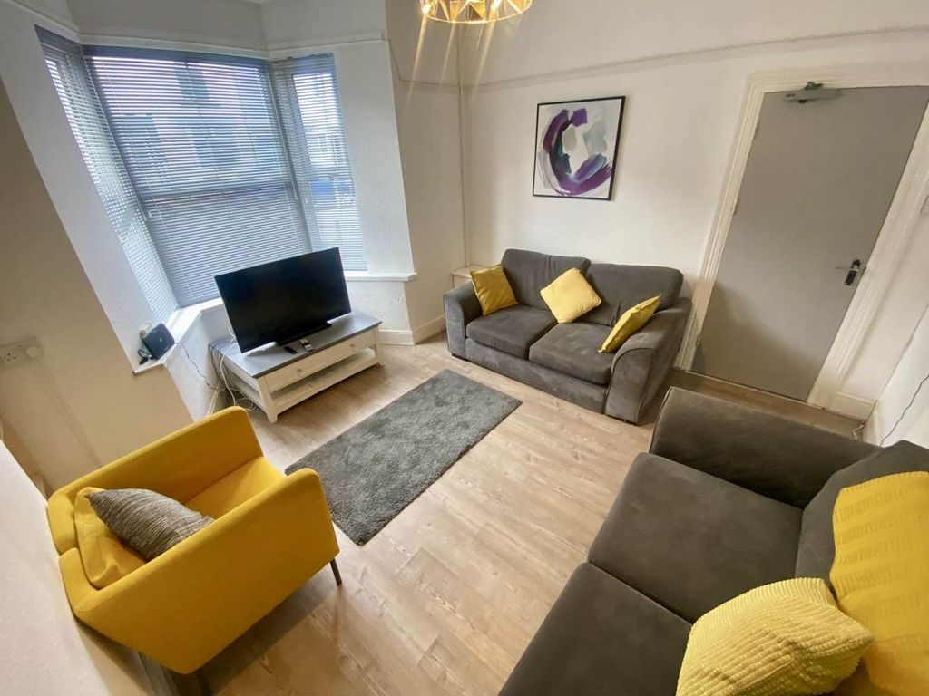 Property photo 2 of 12 A5Ba022A-041d-49E1-8A12-c4Dac514Ab56