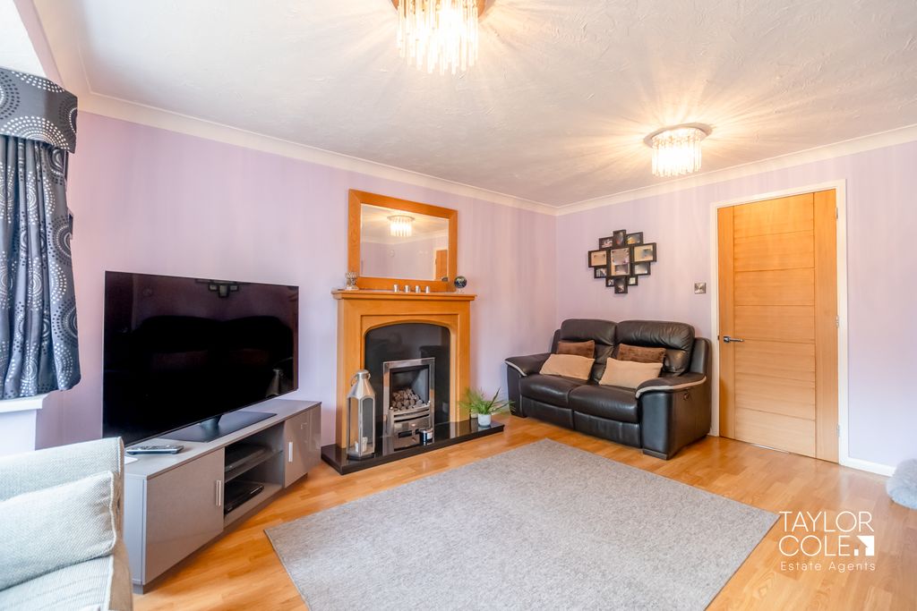 Property photo 3 of 27