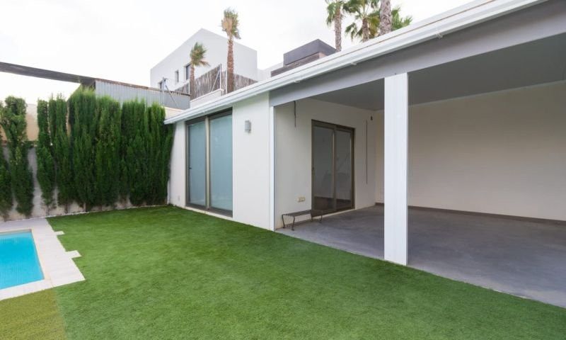 Property photo 2 of 27