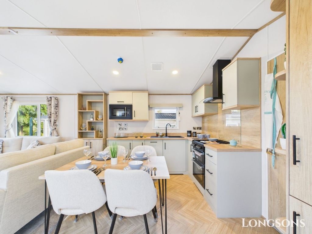 Property photo 2 of 17 Cam02173G0 Pr0279 Still058