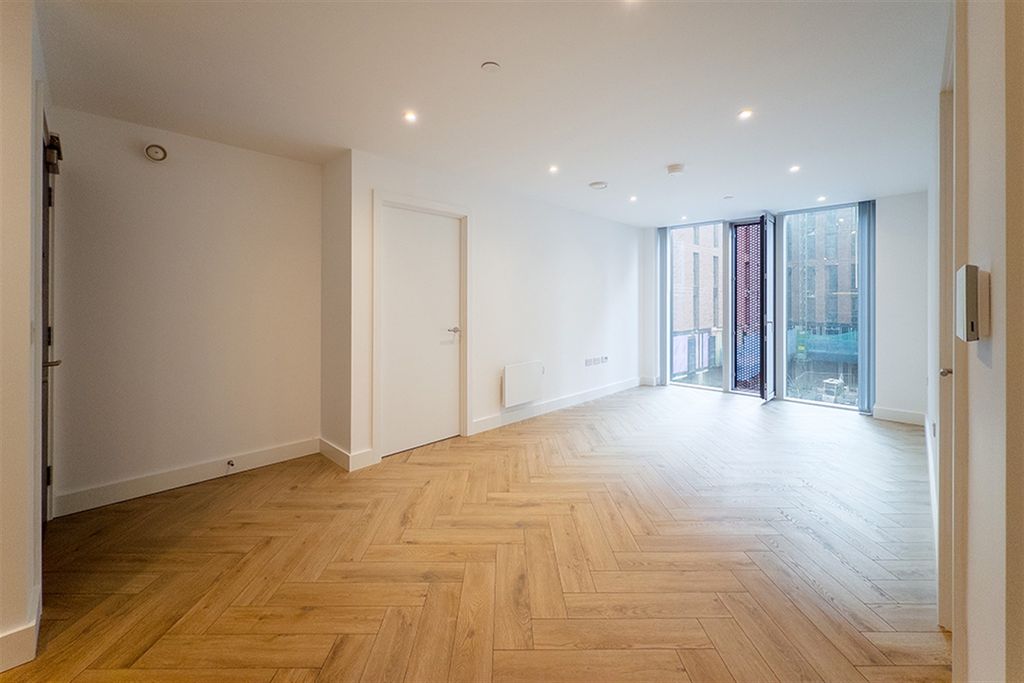 Property photo 3 of 15 (Main)