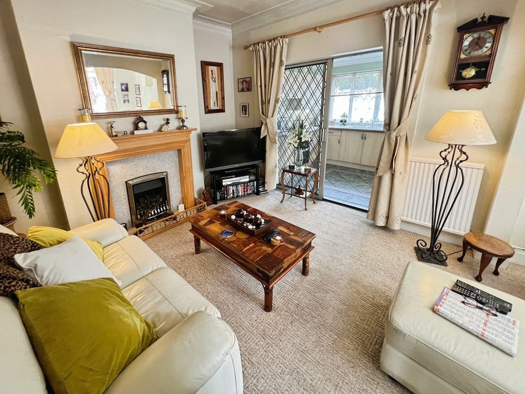 Property photo 3 of 18 Sitting Room