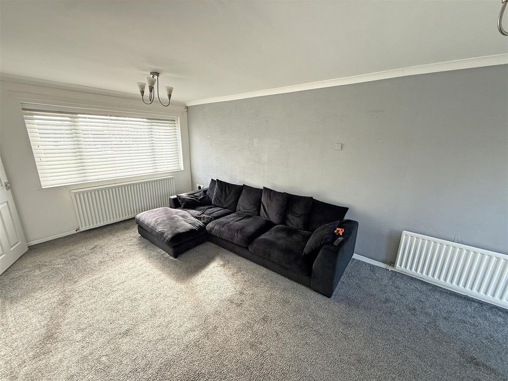 Property photo 2 of 6 Broxburn Lounge.Jpg