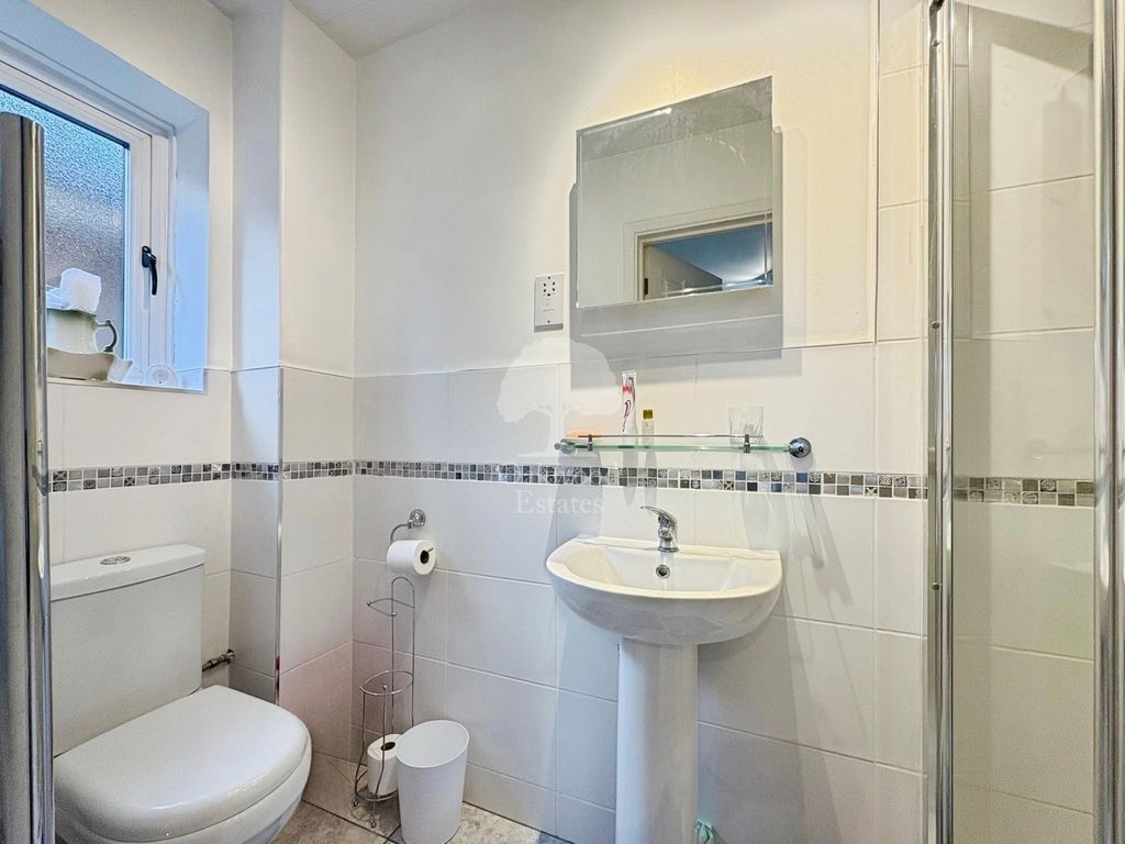 Property photo 3 of 18 Bedroom 2 Ensuite