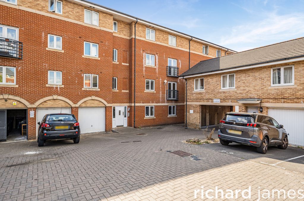 Property photo 1 of 12 c098c680019B4F928B14d78E53d93847