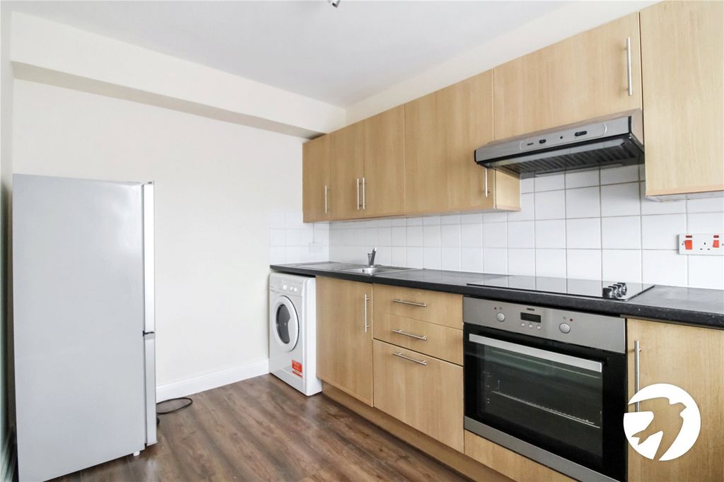 Property photo 3 of 7 Kitchen