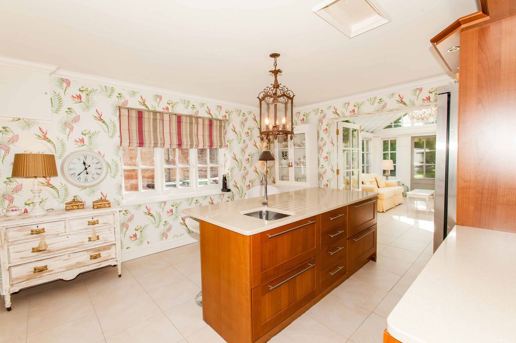 Property photo 2 of 50