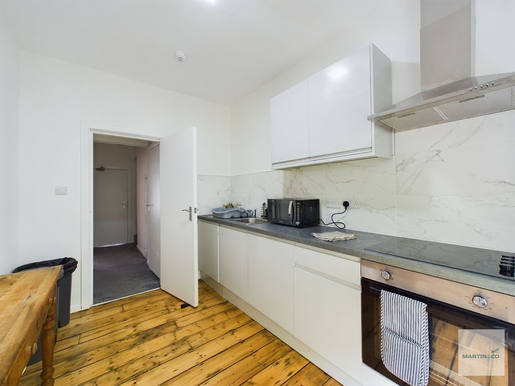 Property photo 3 of 14 Cam03394G0-Pr0101-Still006