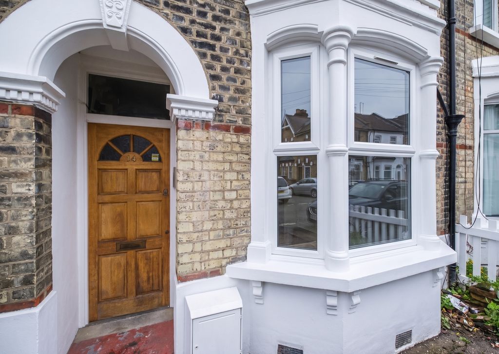 Property photo 1 of 18 Front