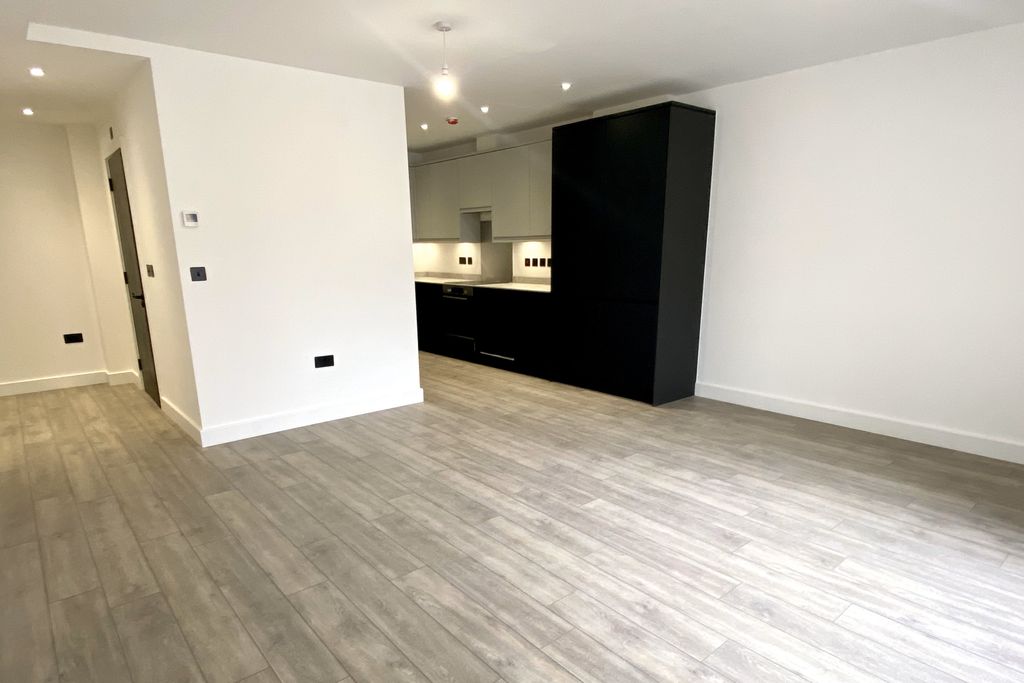 Property photo 3 of 6 P2.2