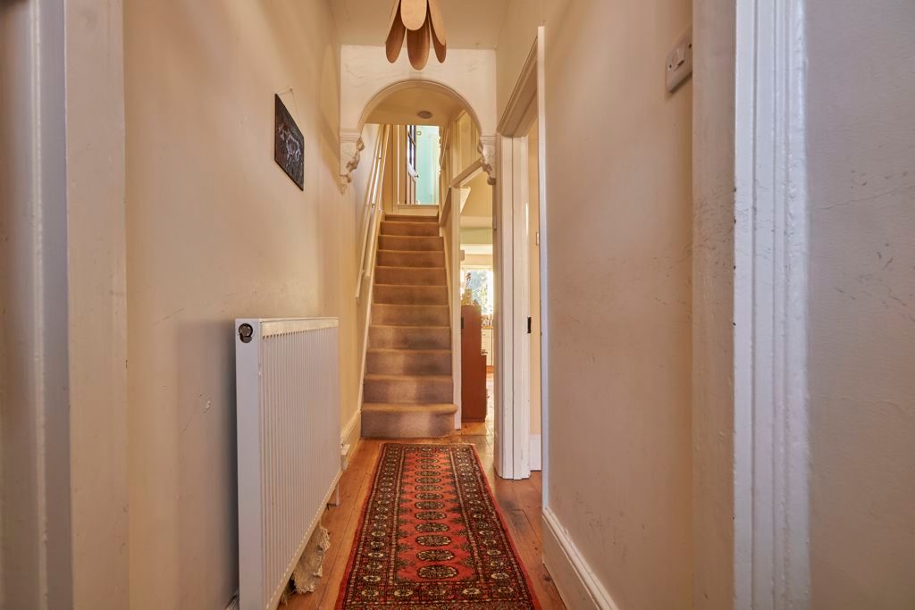 Property photo 2 of 11 Hallway