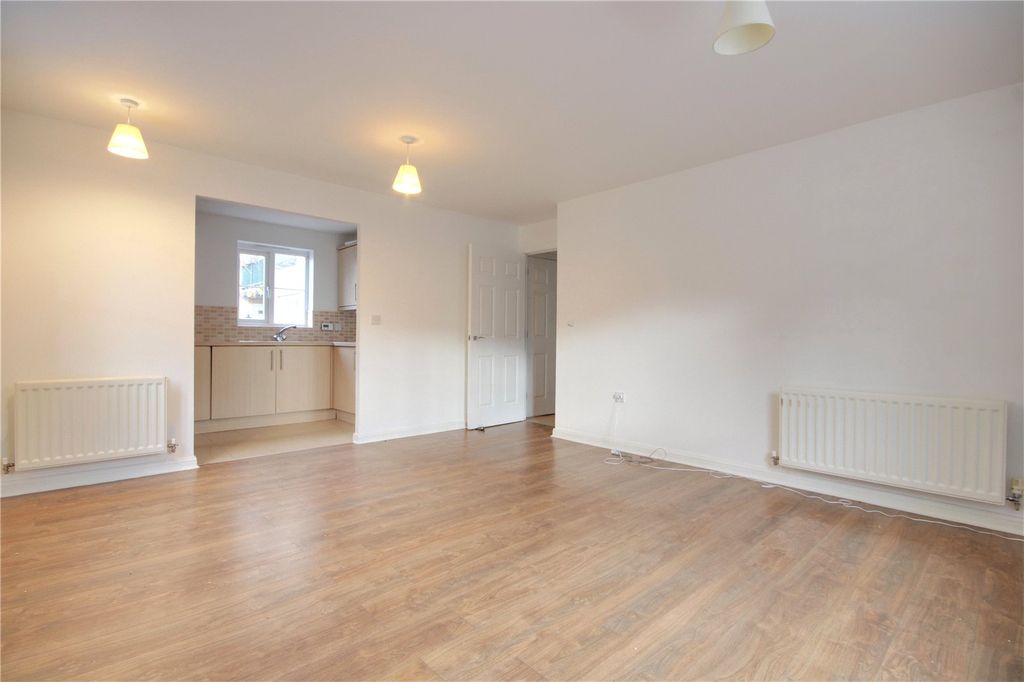 Property photo 2 of 9 Picture No. 12