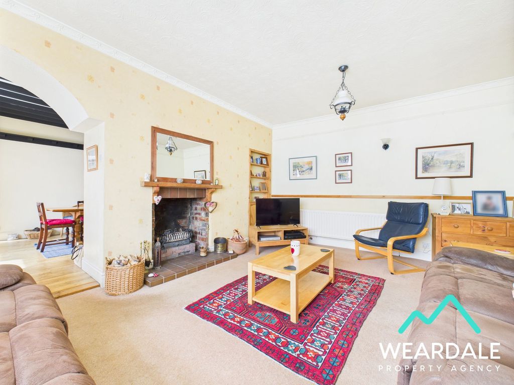 Property photo 2 of 40