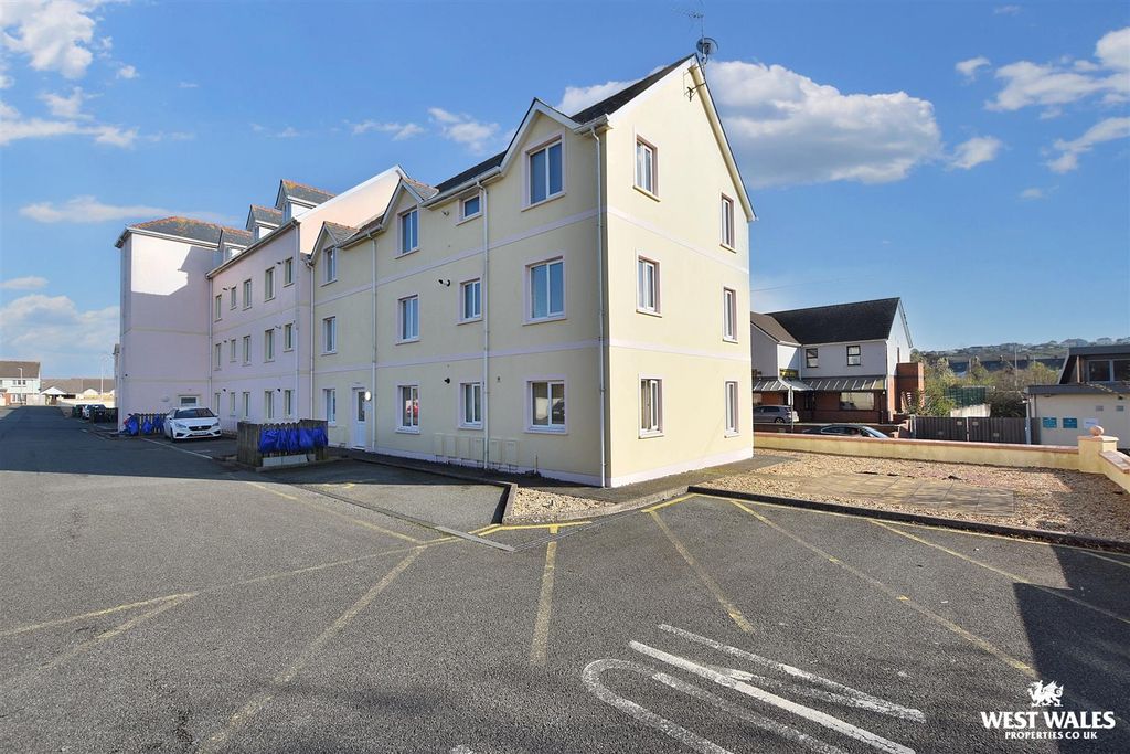 Property photo 1 of 7 8 (20).Jpg