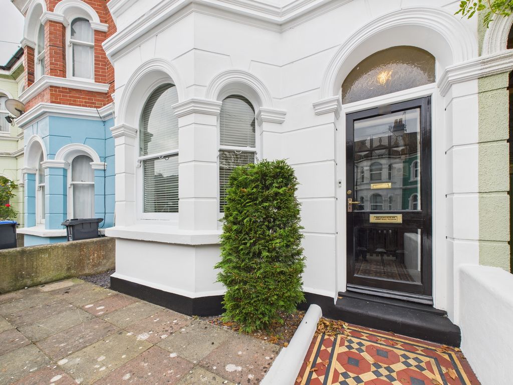 Property photo 3 of 21 Cam03519G0-Pr0385-Still032