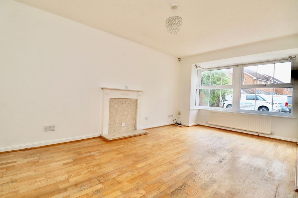 Property photo 3 of 18 Living Room