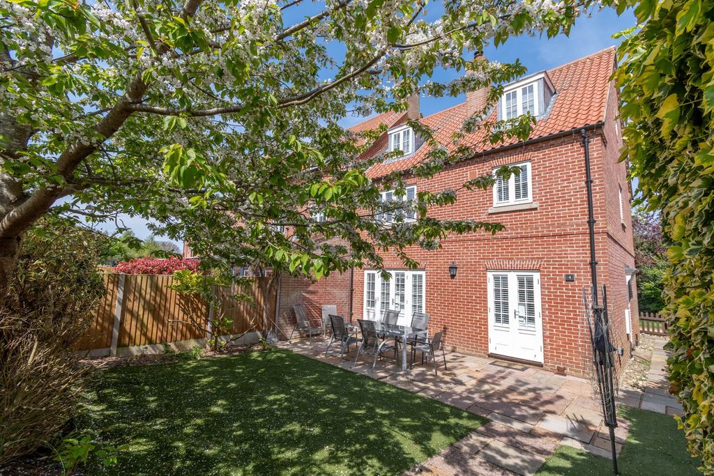 Property photo 2 of 19