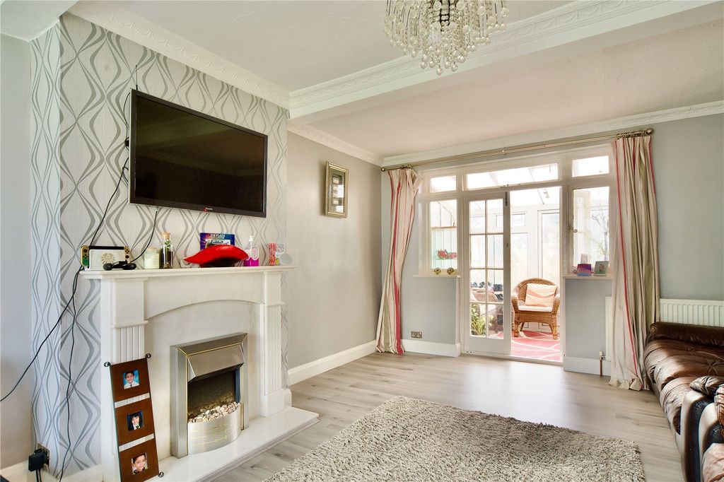 Property photo 2 of 28 Picture No. 24