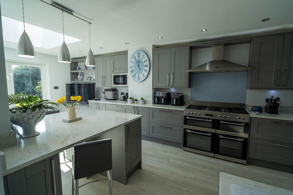 Property photo 3 of 24