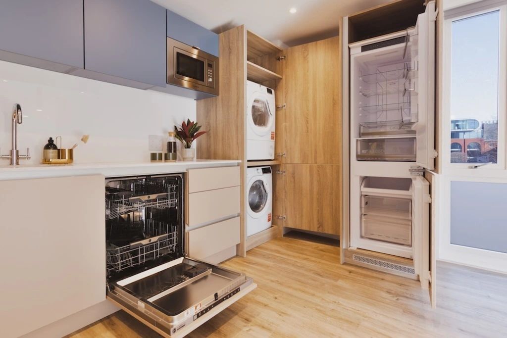 Property photo 3 of 17 Kitchen