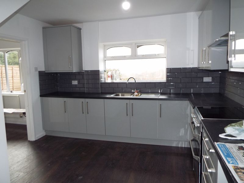 Property photo 3 of 17 Kitchen